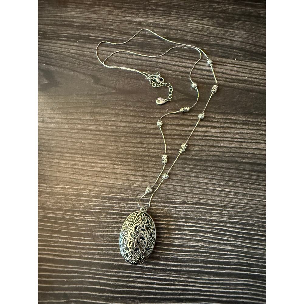 NWOT Scroll by Dillard’s Adjustable Victorian Picture Locket